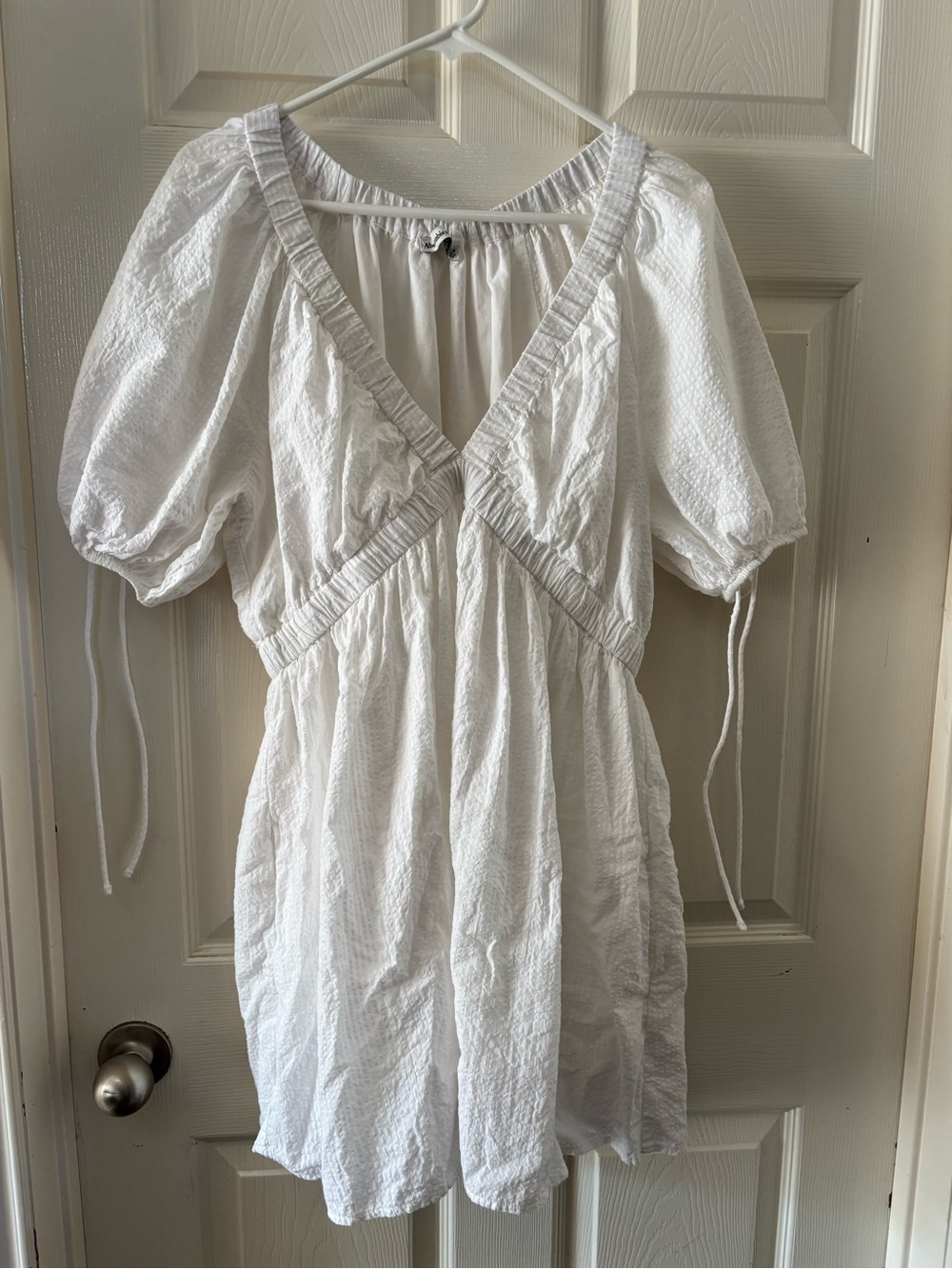 Abercrombie & Fitch White Elastic-Waist Lightweight Top